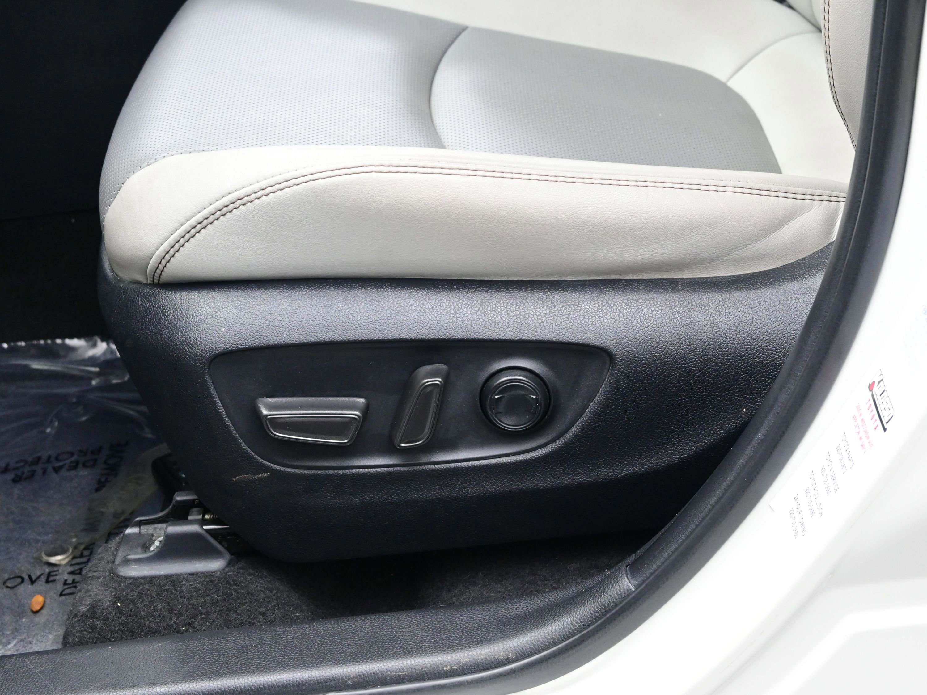 Used 2022 Toyota RAV4 Limited AWD/4WD image 12