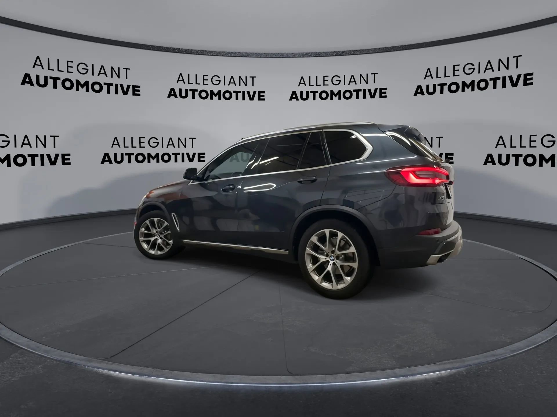 Used 2022 BMW X5 sDrive40i w/ Premium Package RWD image 7