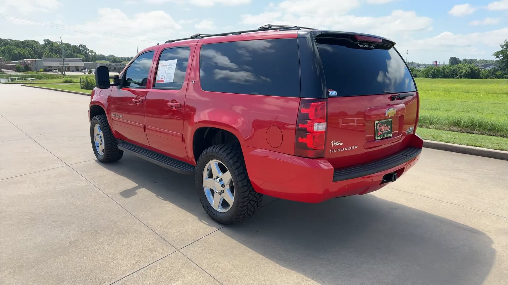 Used 2011 Chevrolet Suburban 2500 LT w/ Luxury Package AWD/4WD image 6