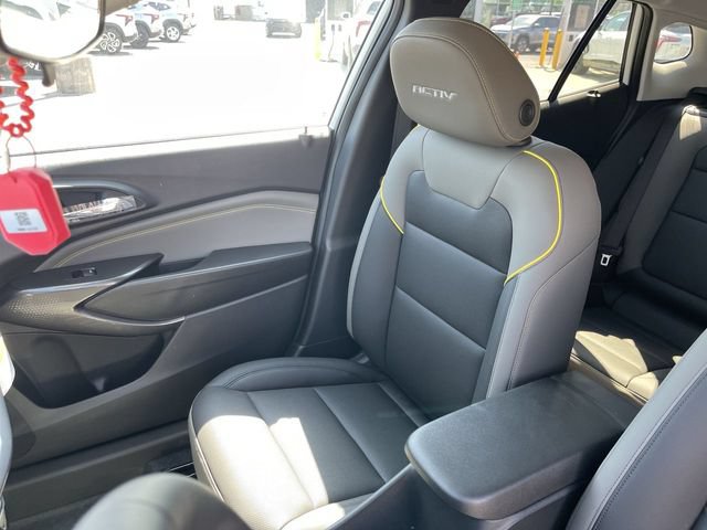 New 2026 Chevrolet Trax ACTIV w/ Sunroof Package FWD image 24