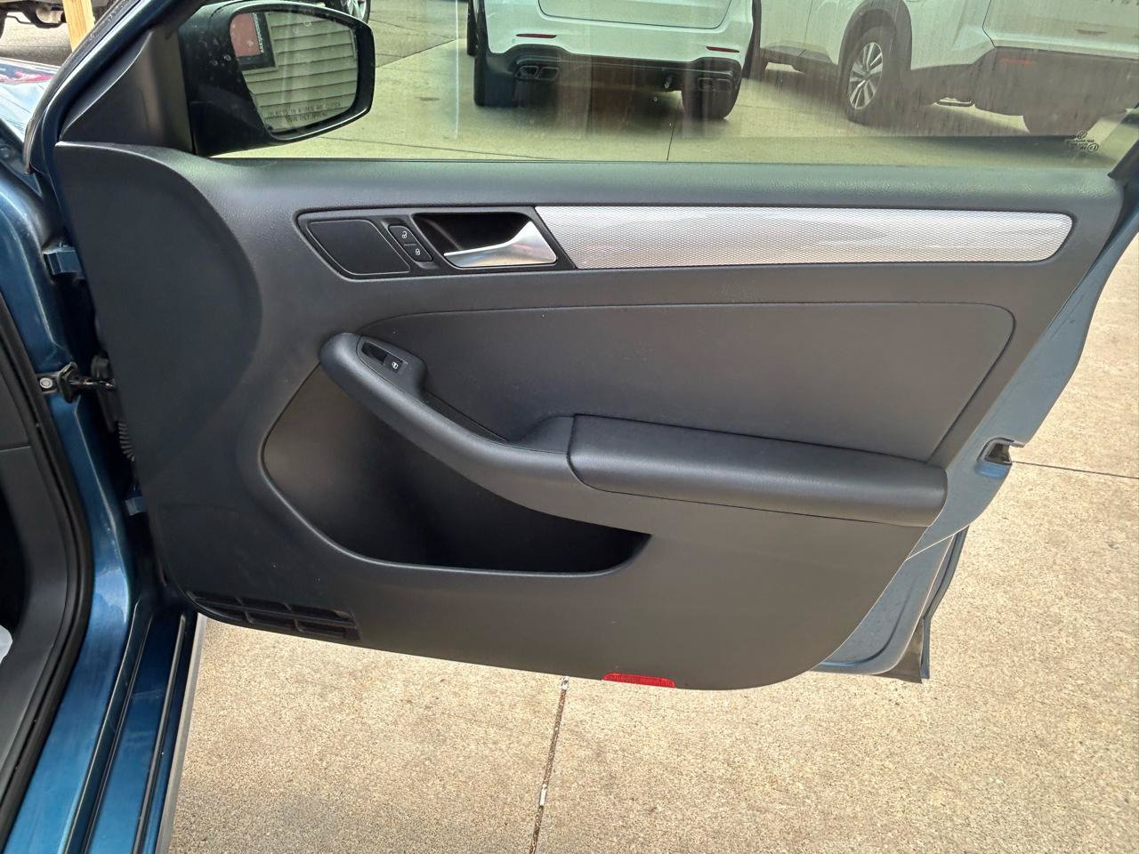 Used 2016 Volkswagen Jetta SE FWD image 16