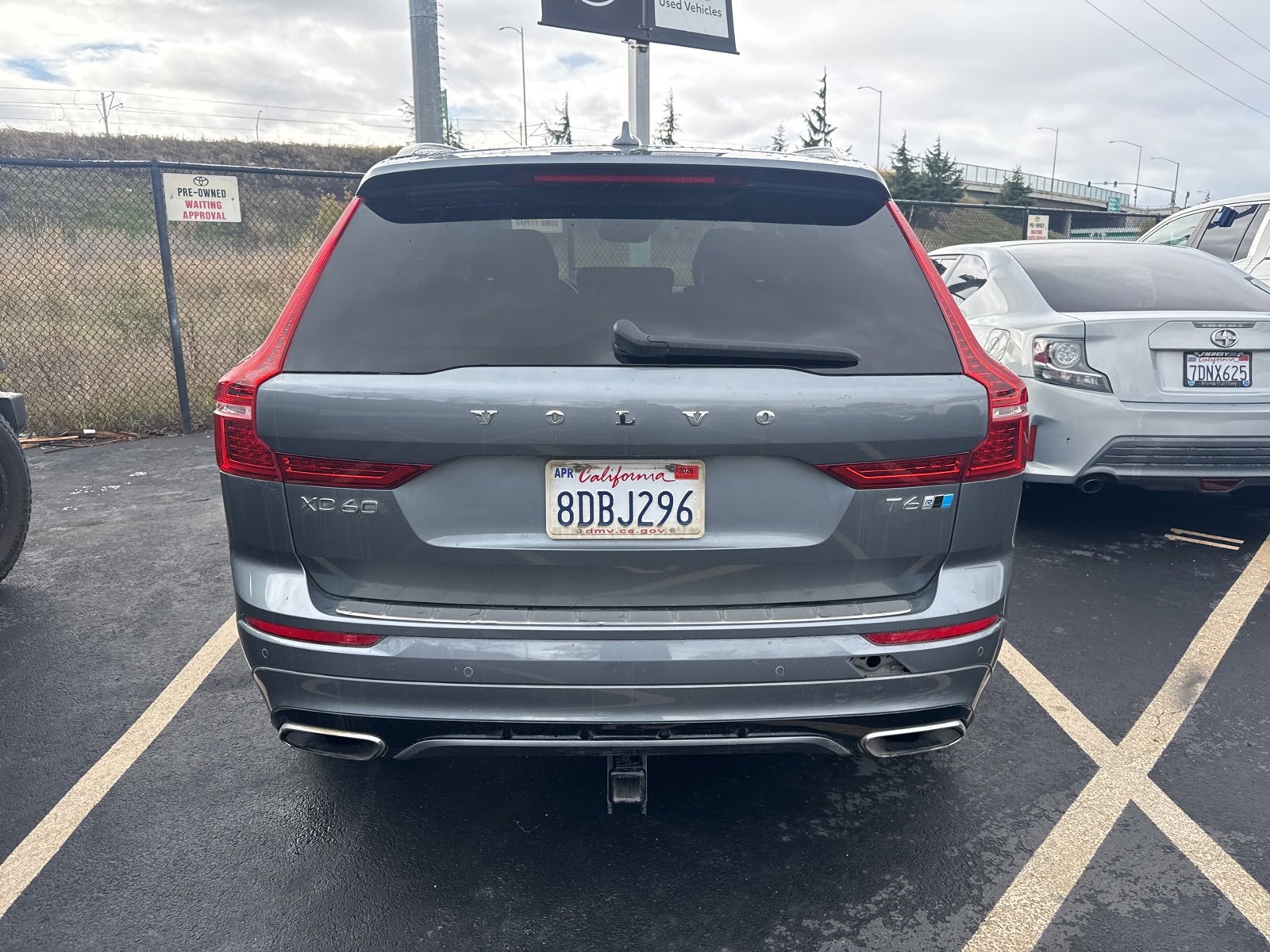 Used 2018 Volvo XC60 T6 R-Design w/ Convenience Package image 3