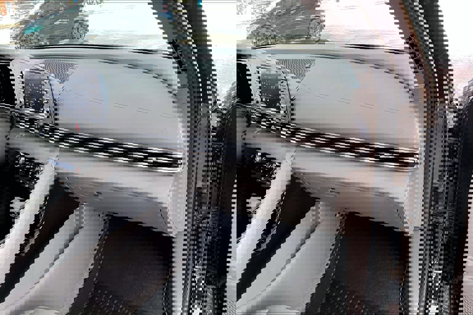 Used 2023 Hyundai Elantra SEL w/ Preferred Accessory Package image 18