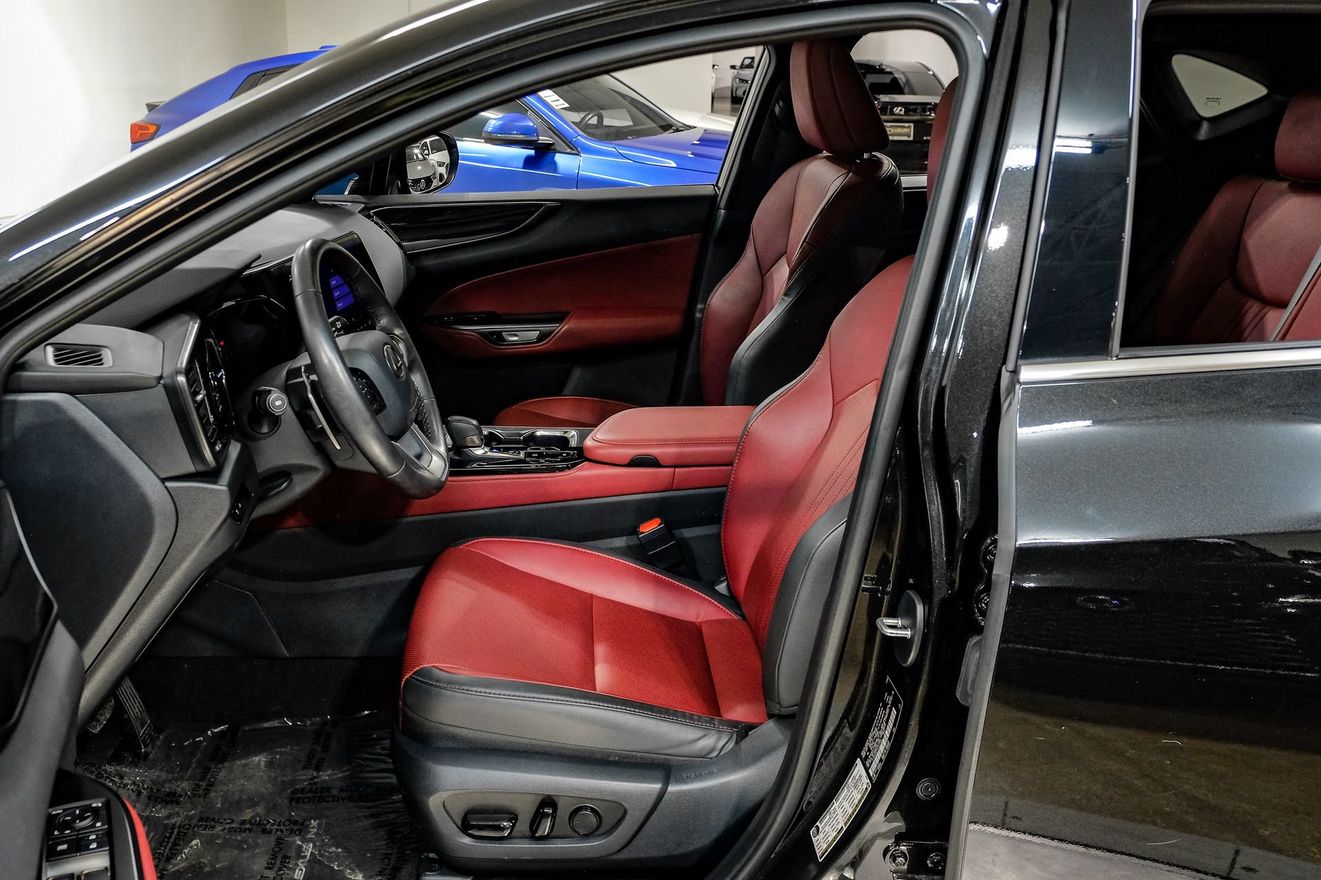 Used 2025 Lexus NX 250 FWD w/ Cold Area Package image 4