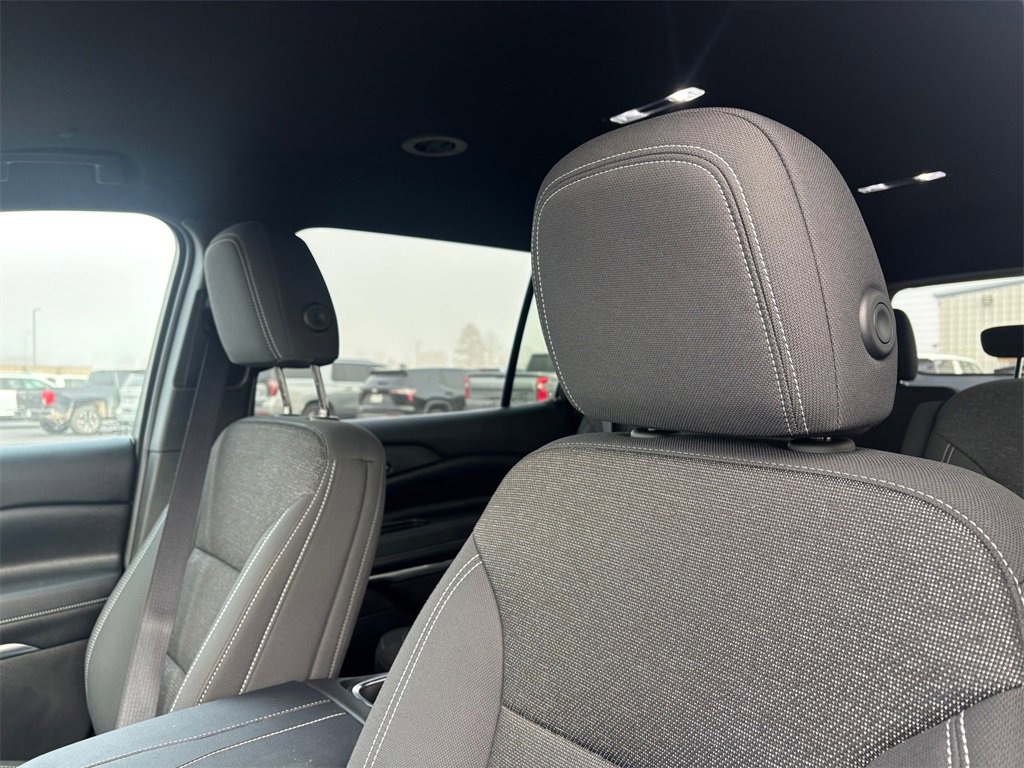 Used 2025 Chevrolet Traverse LT image 12