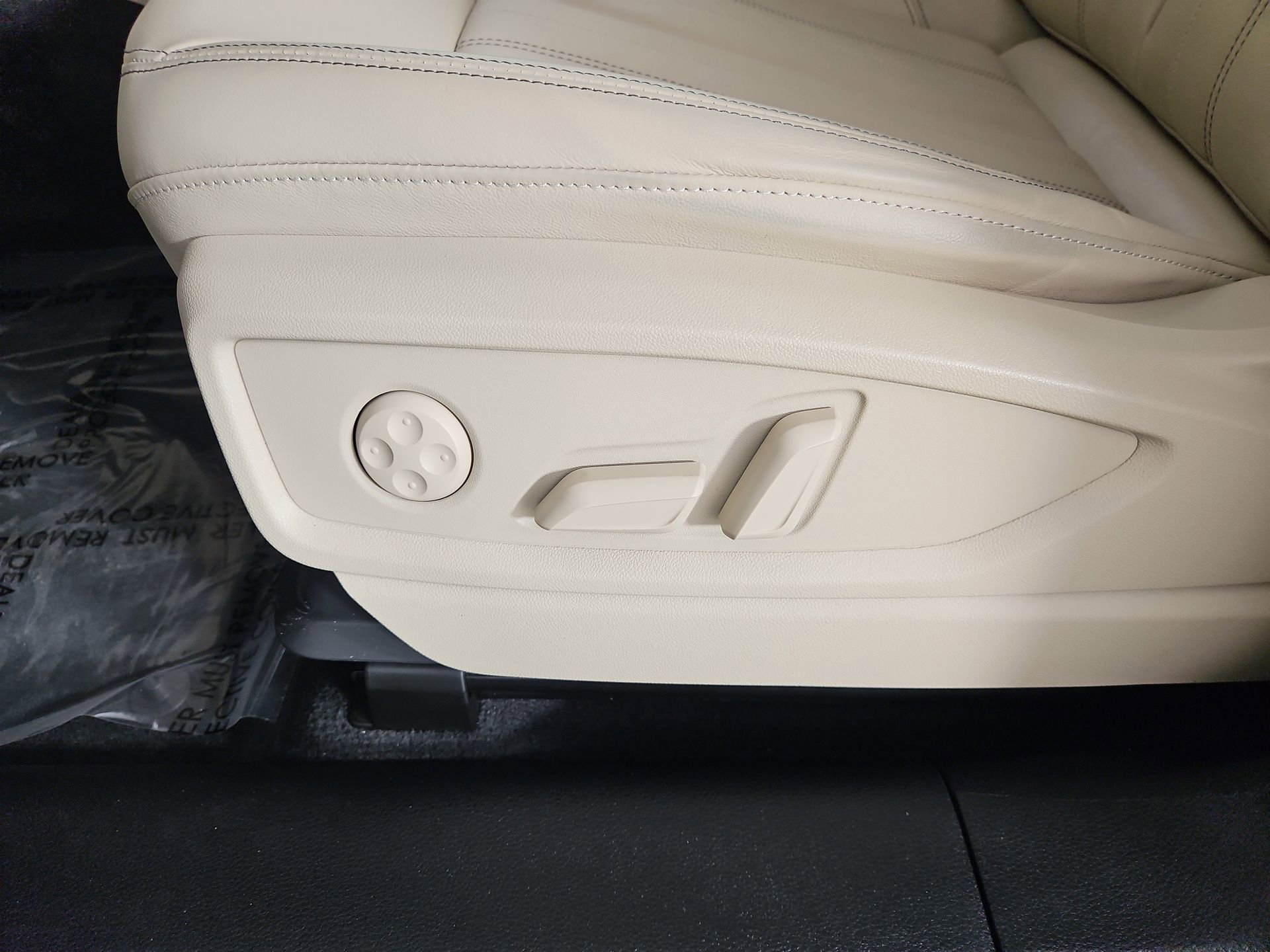 Certified 2025 Audi Q5 2.0T Premium w/ Convenience Plus Package image 19