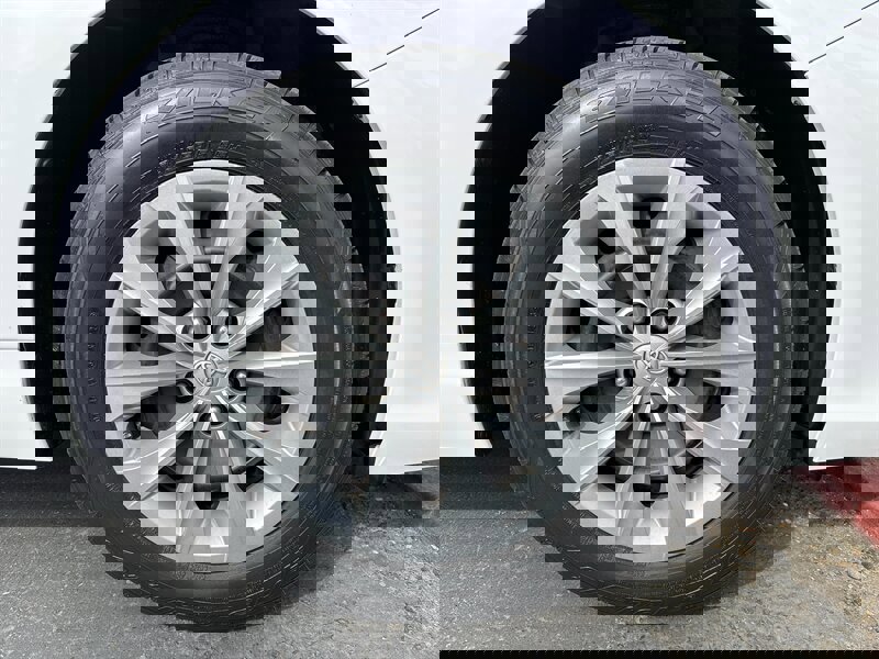 Used 2017 Toyota Camry LE image 15