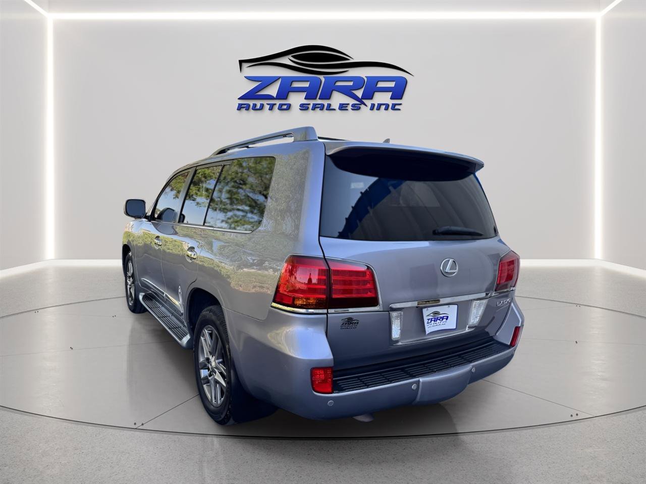 Used 2011 Lexus LX 570 4WD w/ Luxury Pkg image 4