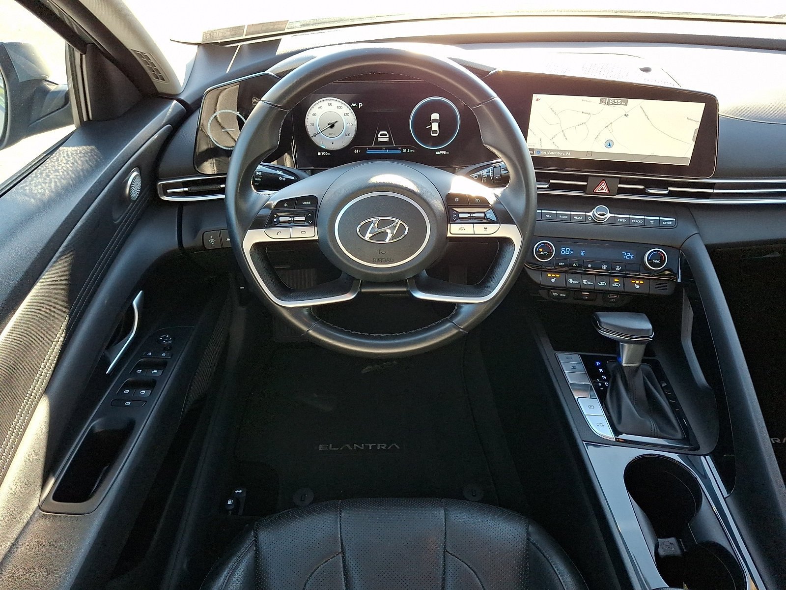 Used 2022 Hyundai Elantra Limited w/ Preferred Accessory Package FWD image 12