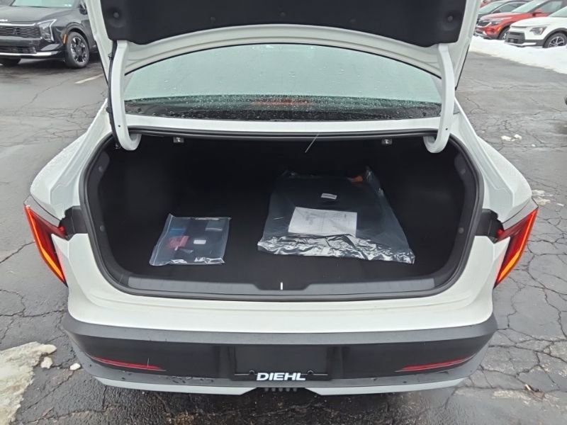 New 2026 Kia K4 LXS image 10