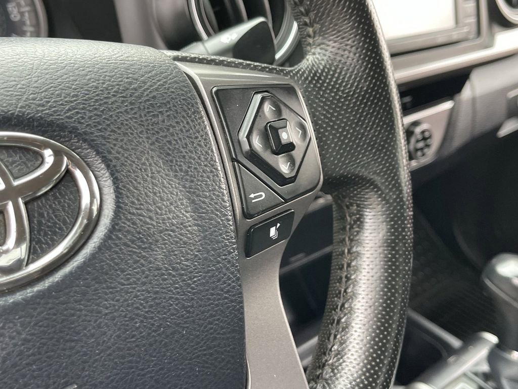 Used 2016 Toyota Tacoma SR5 w/ SR5 Appearance Package (SN) AWD/4WD image 23