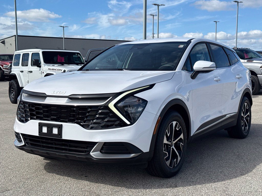 Used 2023 Kia Sportage EX FWD image 2