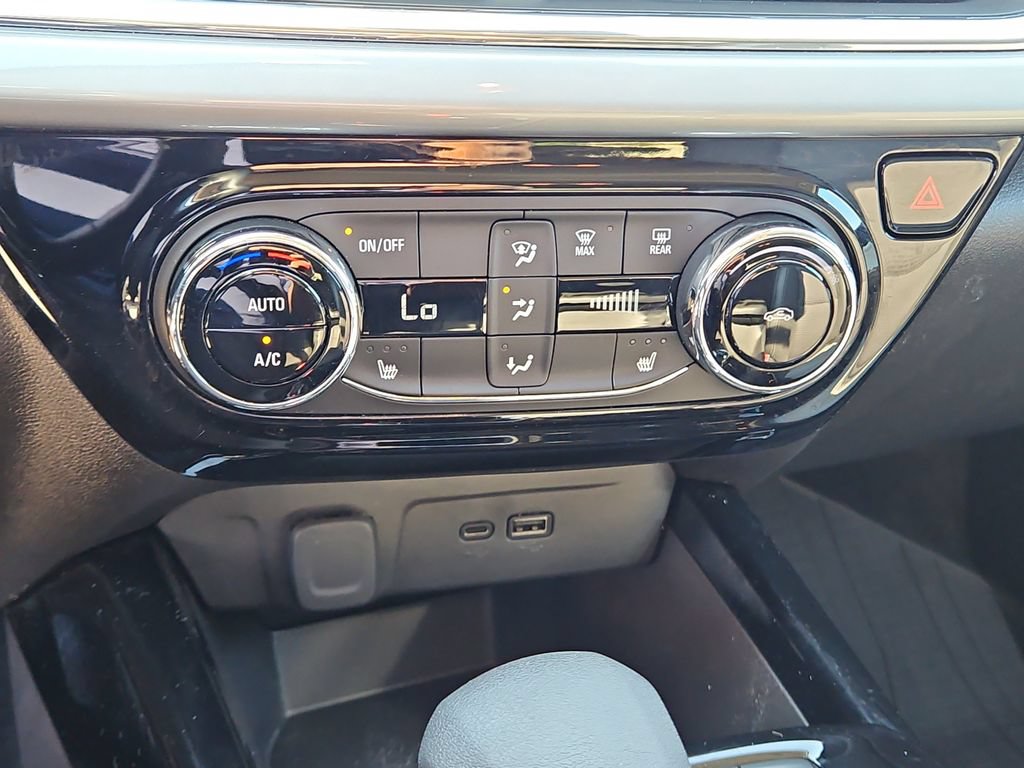 Used 2025 Chevrolet Trax LT w/ Driver Confidence Package FWD image 28
