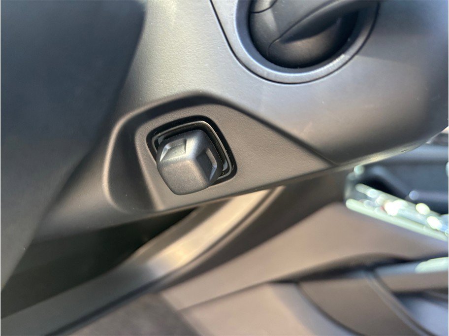 Used 2021 Porsche Cayenne GTS w/ Premium Package image 24