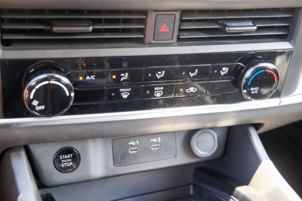 Used 2024 Nissan Rogue S FWD image 14