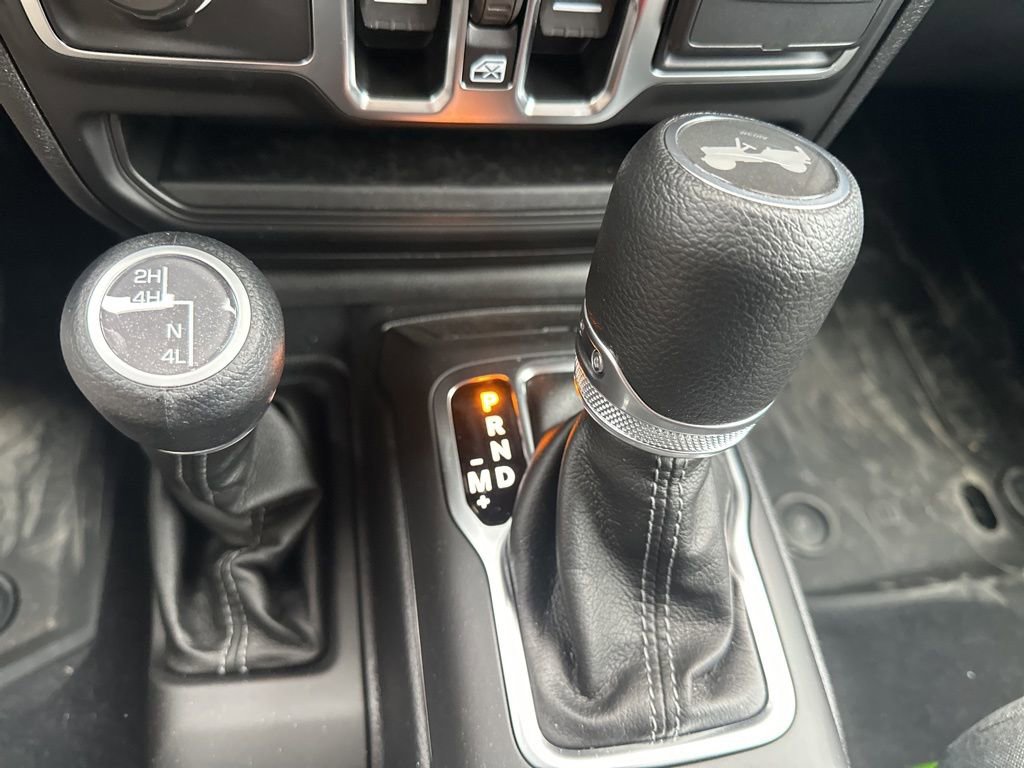 Used 2025 Jeep Wrangler Sport S image 34