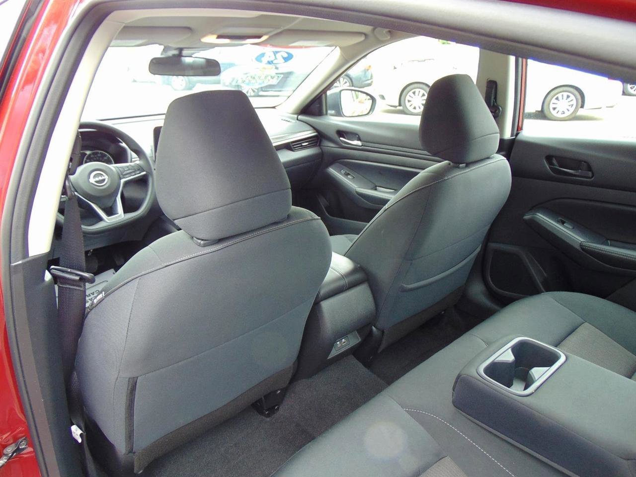 Used 2024 Nissan Altima 2.5 SV FWD image 14