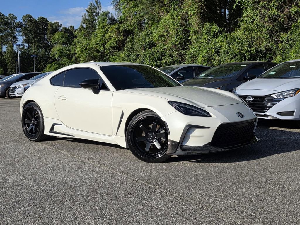 Used 2022 Toyota GR86 Premium RWD image 2