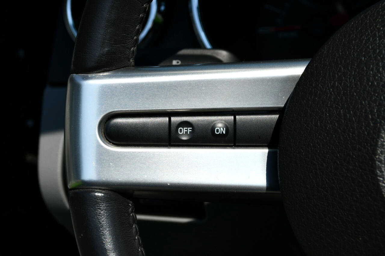 Used 2009 Ford Mustang Convertible image 18