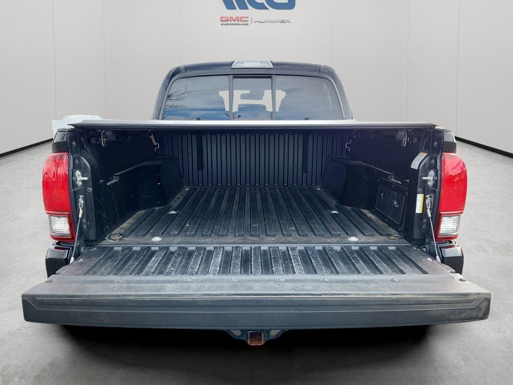 Used 2022 Toyota Tacoma SR AWD/4WD image 11
