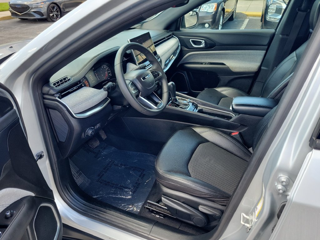 Used 2024 Jeep Compass Latitude AWD/4WD image 15