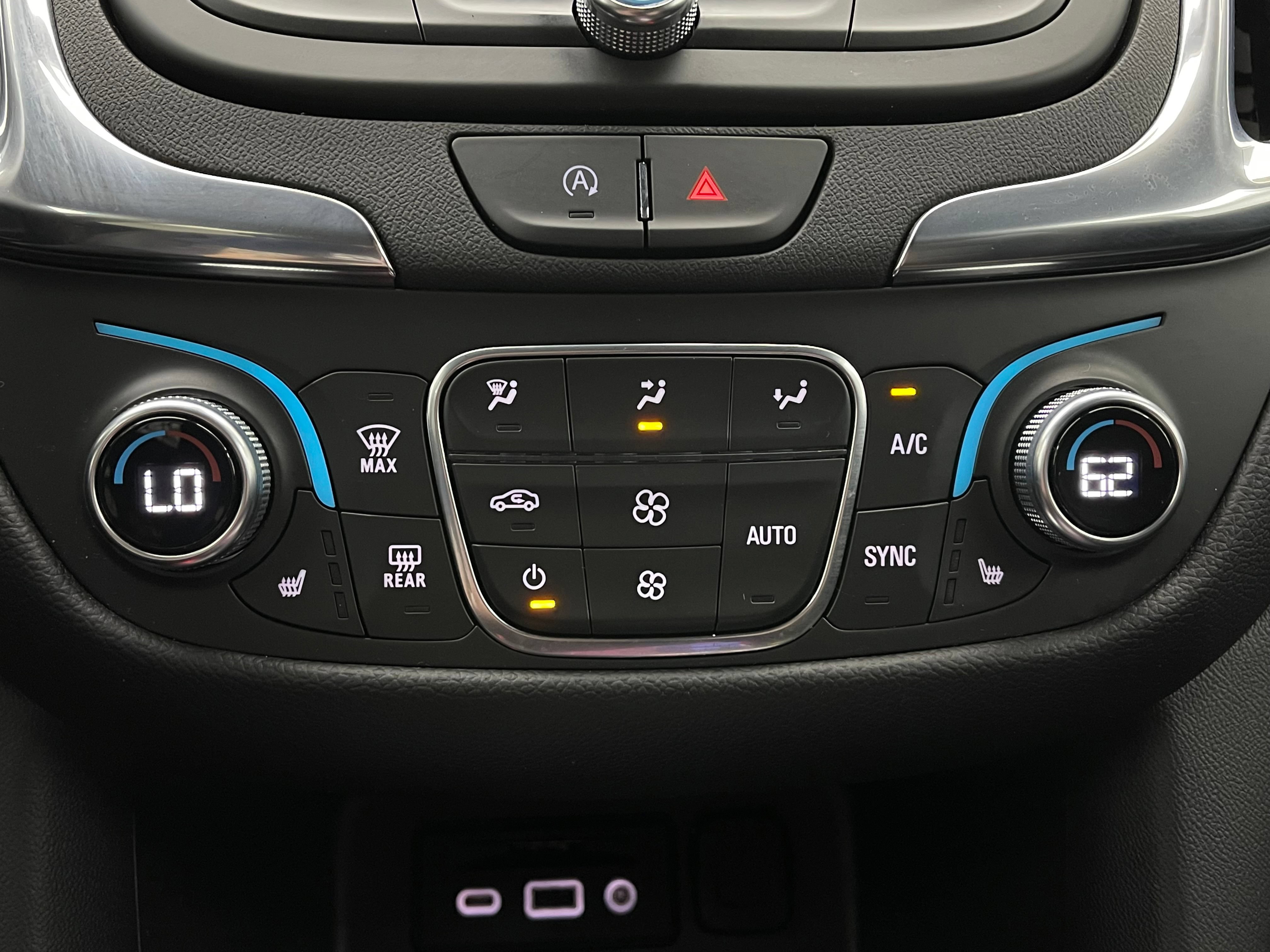 Used 2023 Chevrolet Equinox LT FWD image 28