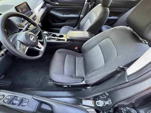 Used 2024 Nissan Altima 2.5 SV FWD image 22
