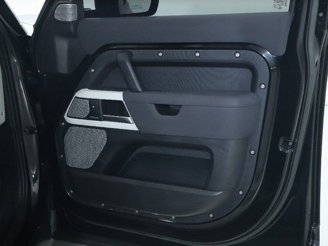 Certified 2023 Land Rover Defender 130 SE AWD/4WD image 33
