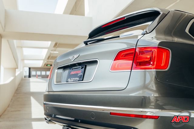 Used 2017 Bentley Bentayga image 38