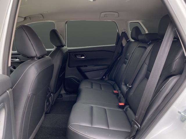 Used 2025 Nissan Rogue SL AWD/4WD image 28