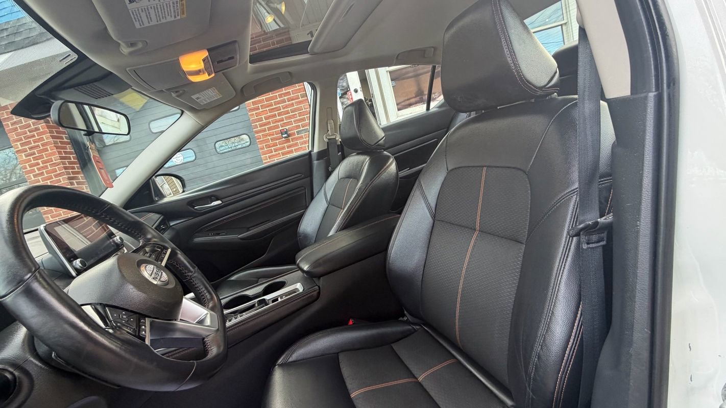 Used 2021 Nissan Altima 2.5 SR w/ SR Premium Package image 9