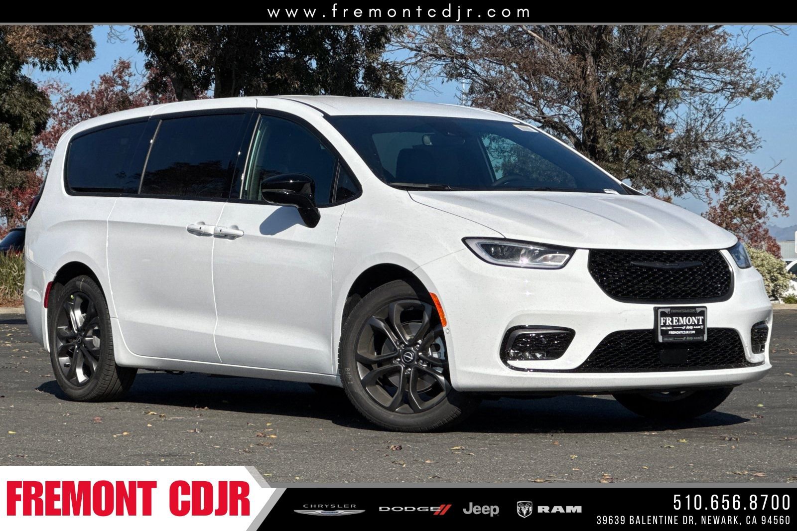 New 2026 Chrysler Pacifica Select image 1