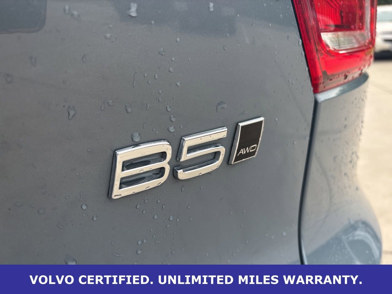 Certified 2023 Volvo XC40 B5 Plus w/ Climate Package image 9
