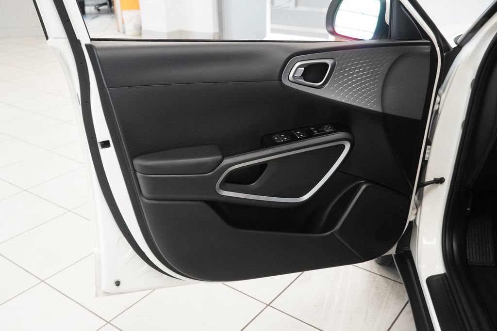 Used 2022 Kia Soul LX FWD image 5