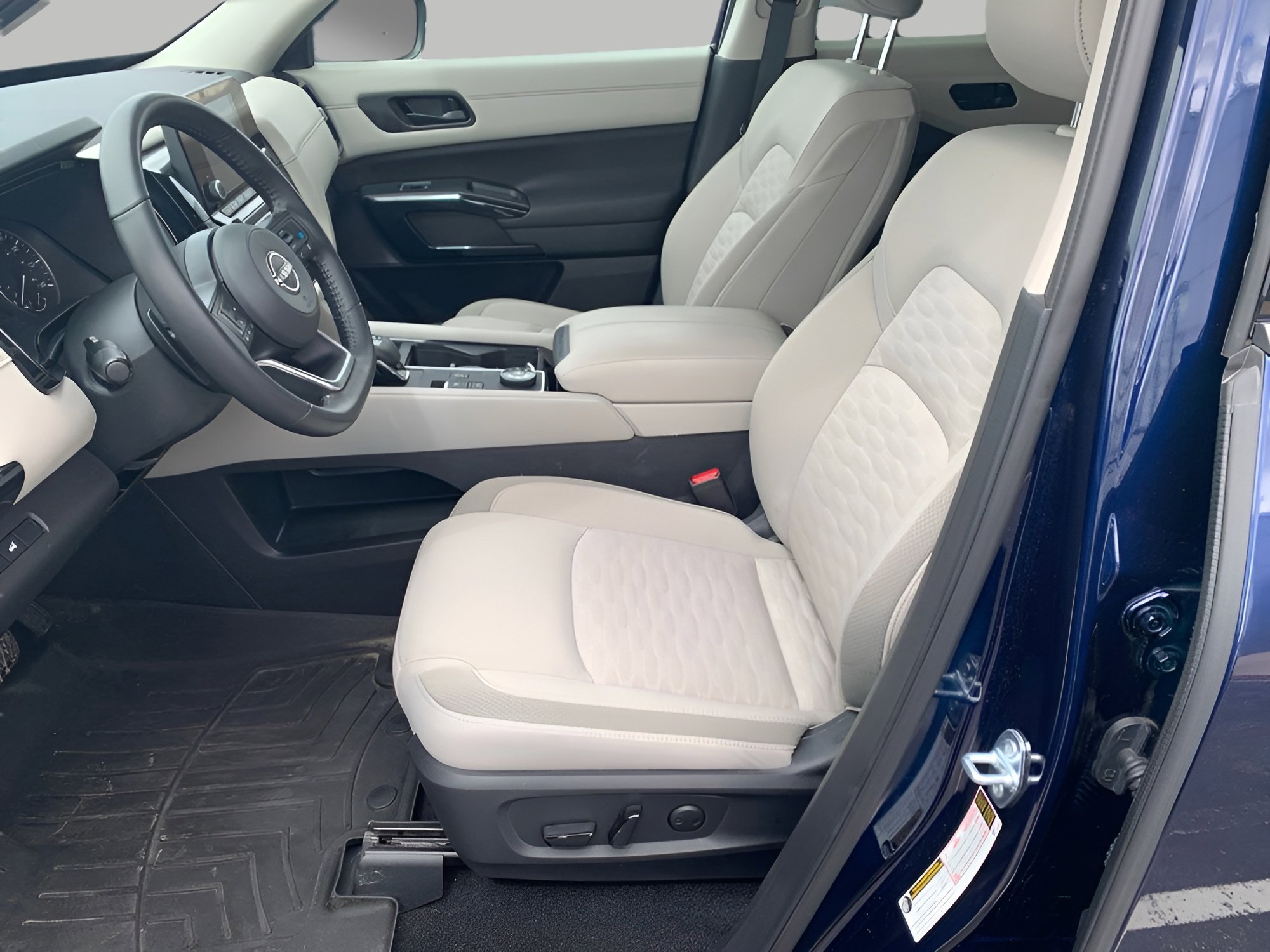 Used 2025 Nissan Pathfinder SV AWD/4WD image 21