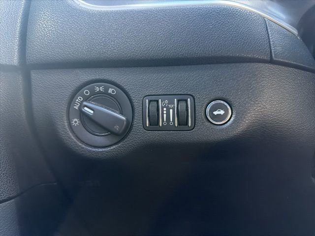 Used 2019 Dodge Charger SXT w/ Leather Interior Group image 24