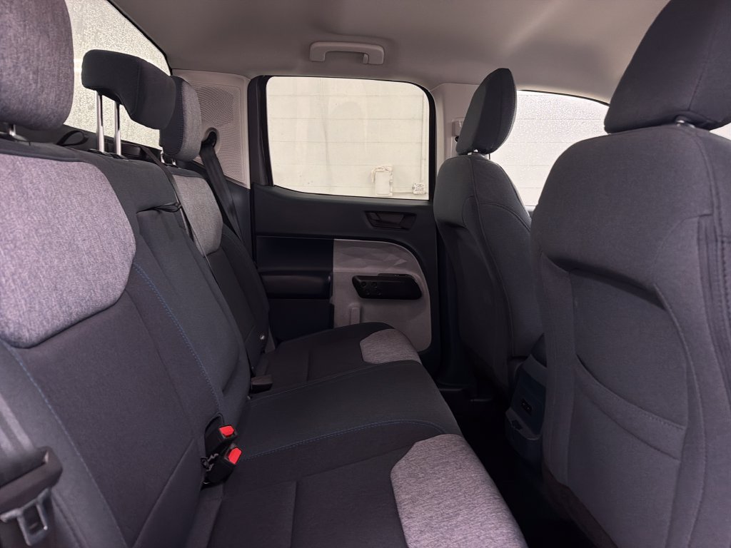 Certified 2025 Ford Maverick XLT FWD image 32