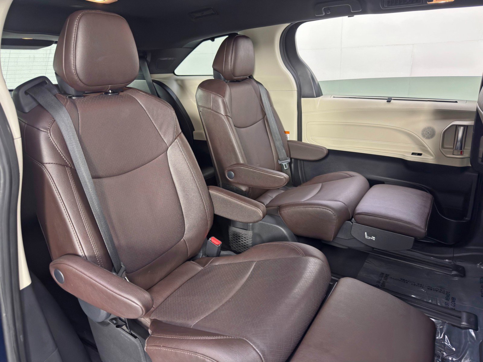 Used 2024 Toyota Sienna Platinum image 41