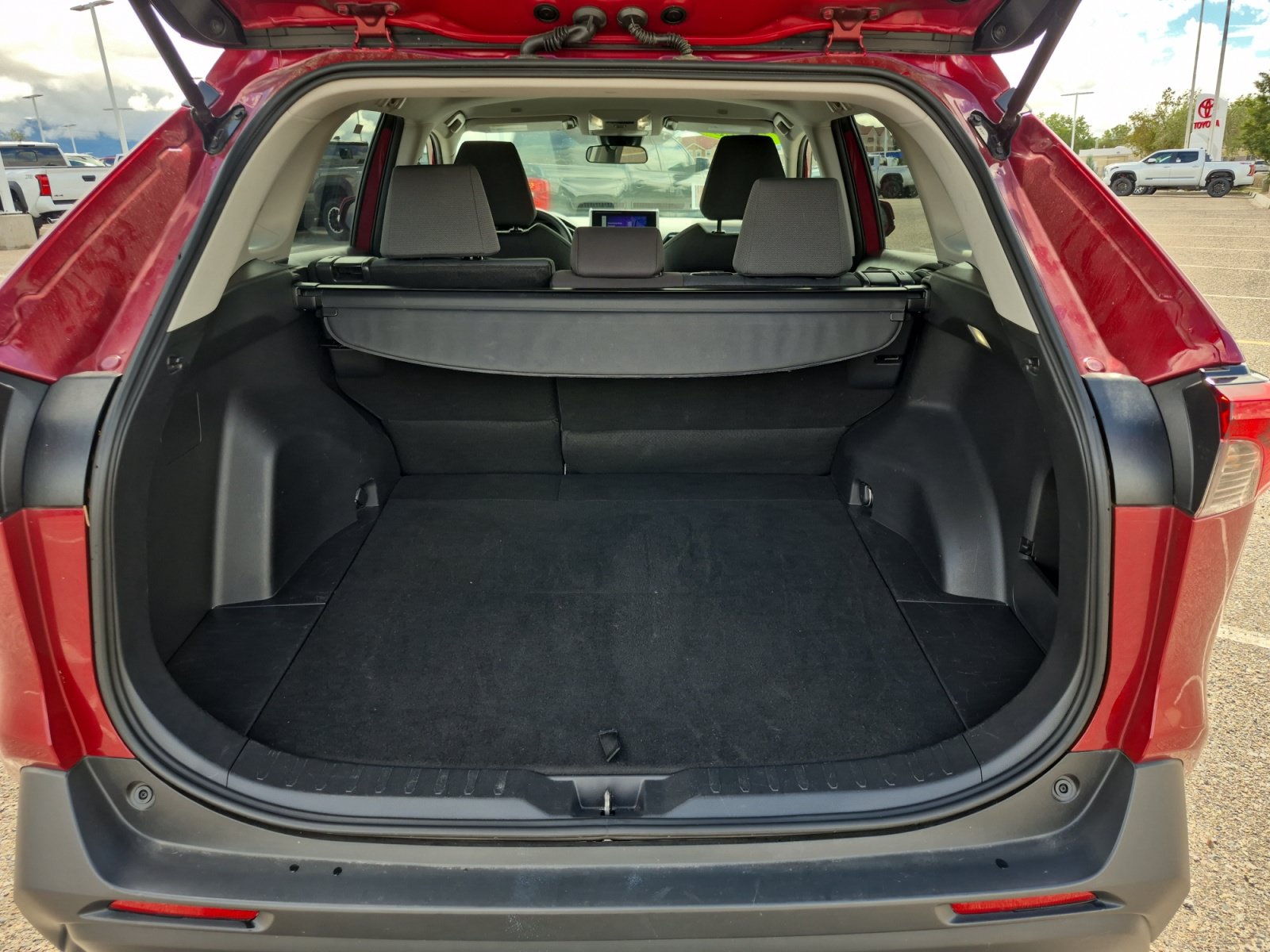 Used 2025 Toyota RAV4 XLE AWD/4WD image 28