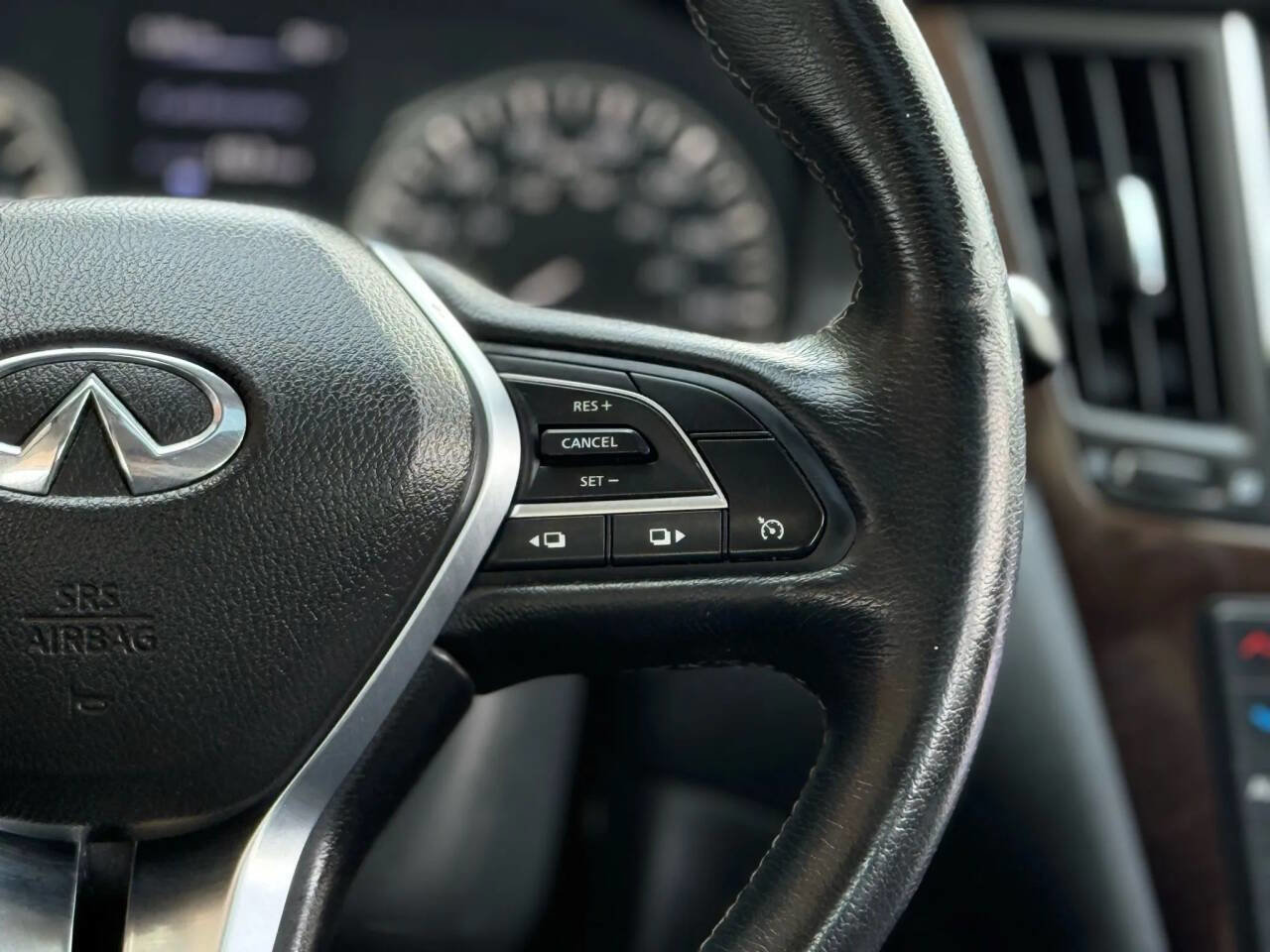 Used 2018 INFINITI Q50 Luxe w/ Essential Package (3.0T Luxe) image 9