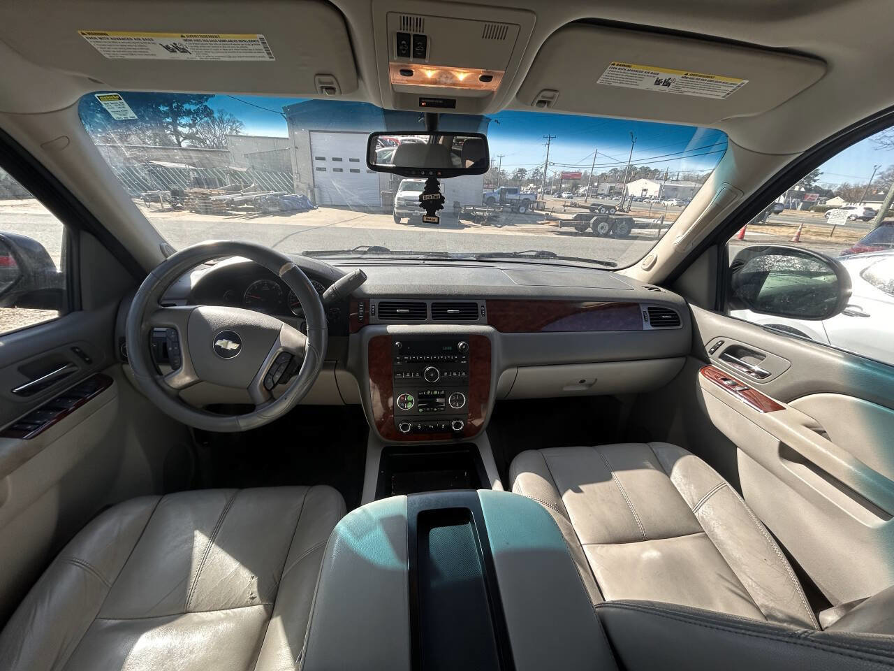 Used 2014 Chevrolet Suburban LT image 14