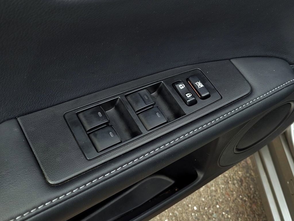 Used 2015 Lexus ES 300h w/ Navigation System Package image 11