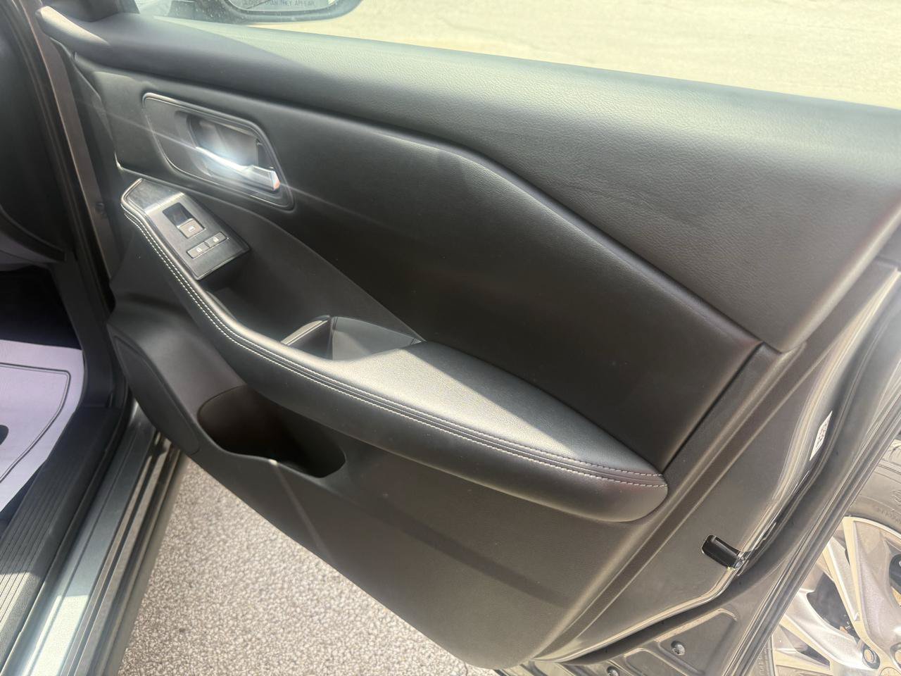 Used 2025 Nissan Rogue SV FWD image 15