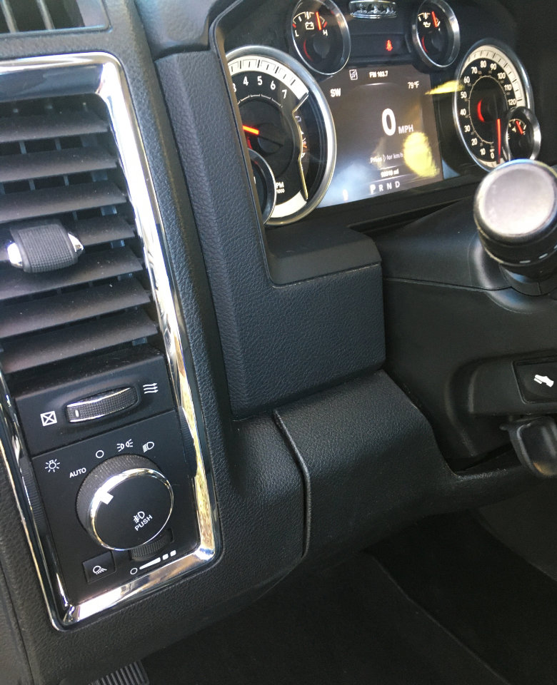 Used 2016 RAM 1500 Laramie w/ Convenience Group image 23