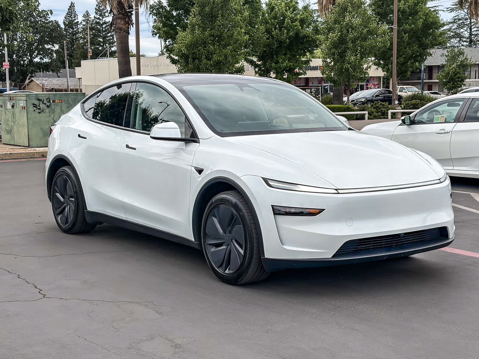 Used 2026 Tesla Model Y 2WD image 5