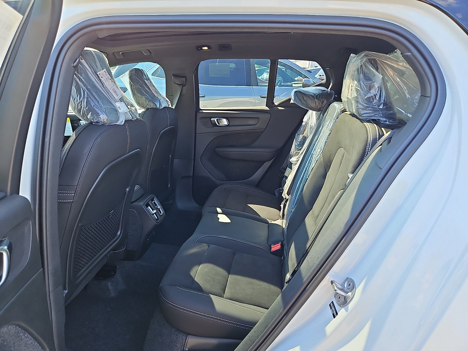 New 2026 Volvo XC40 B5 Ultra w/ Protection Package Premier AWD/4WD image 8