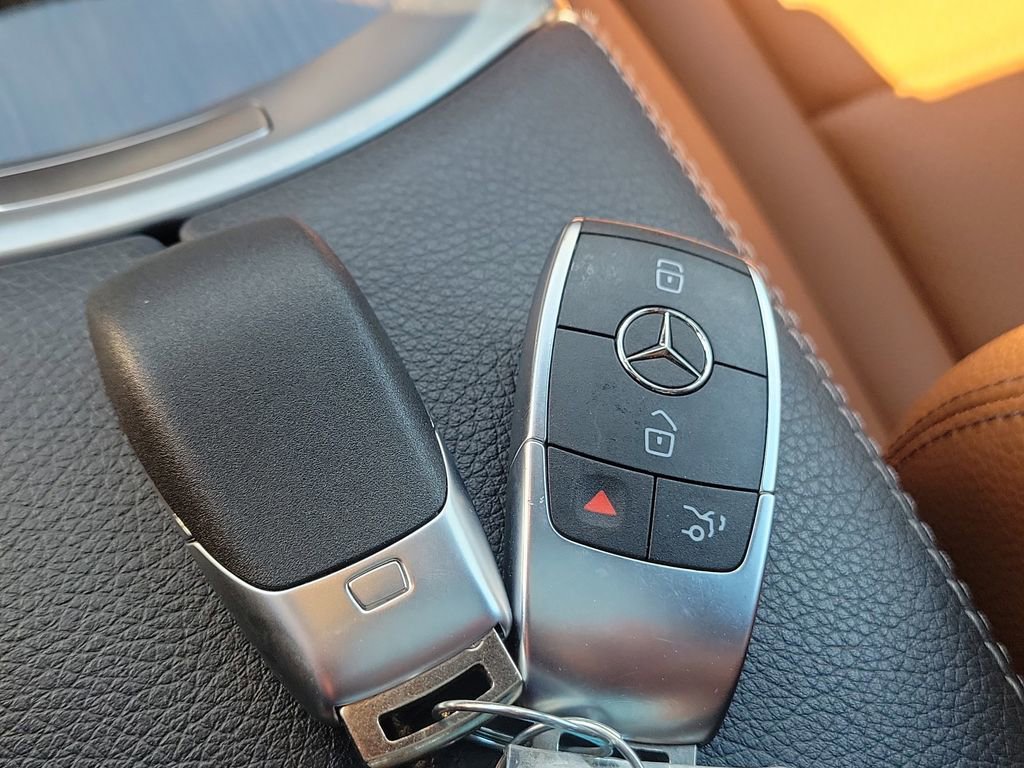 Used 2021 Mercedes-Benz GLC 300 image 34