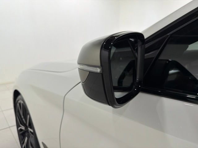 Used 2022 BMW M550i xDrive w/ Premium Package AWD/4WD image 9