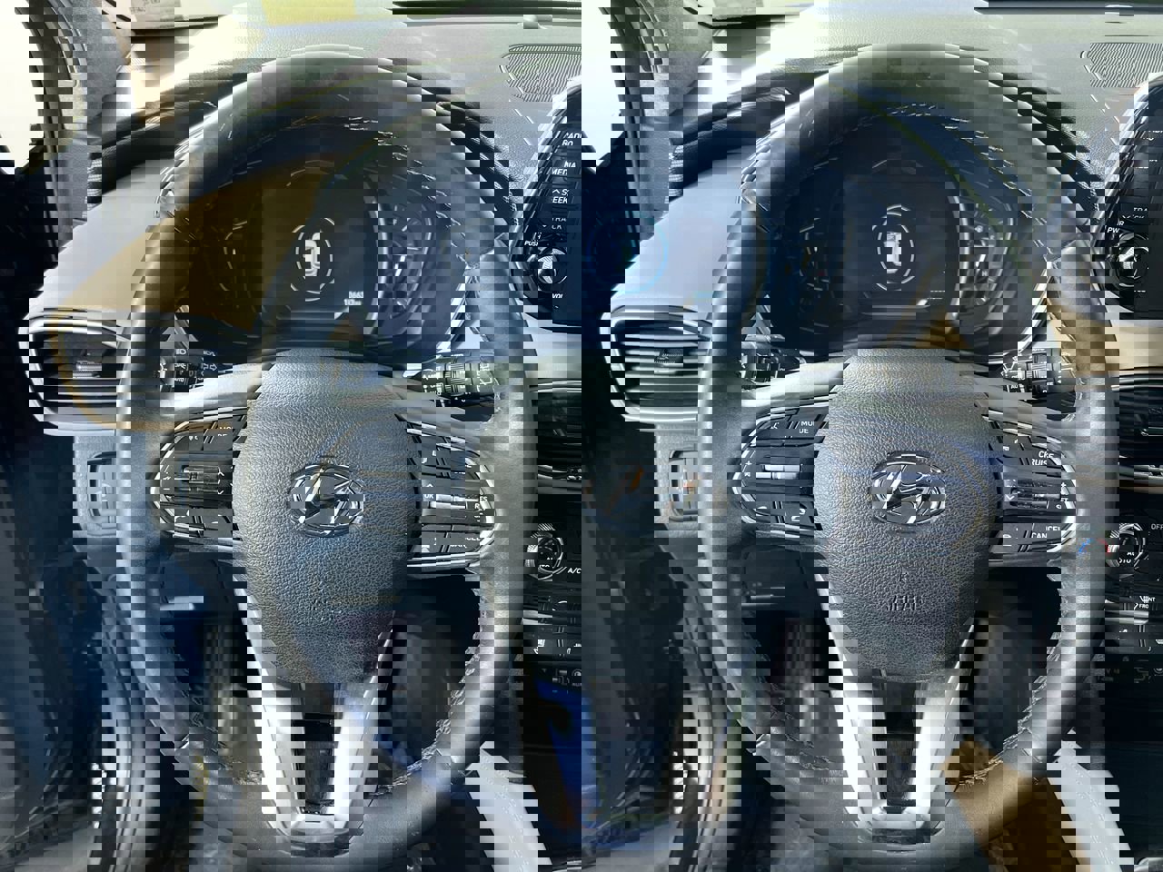 Used 2019 Hyundai Santa Fe FWD image 15