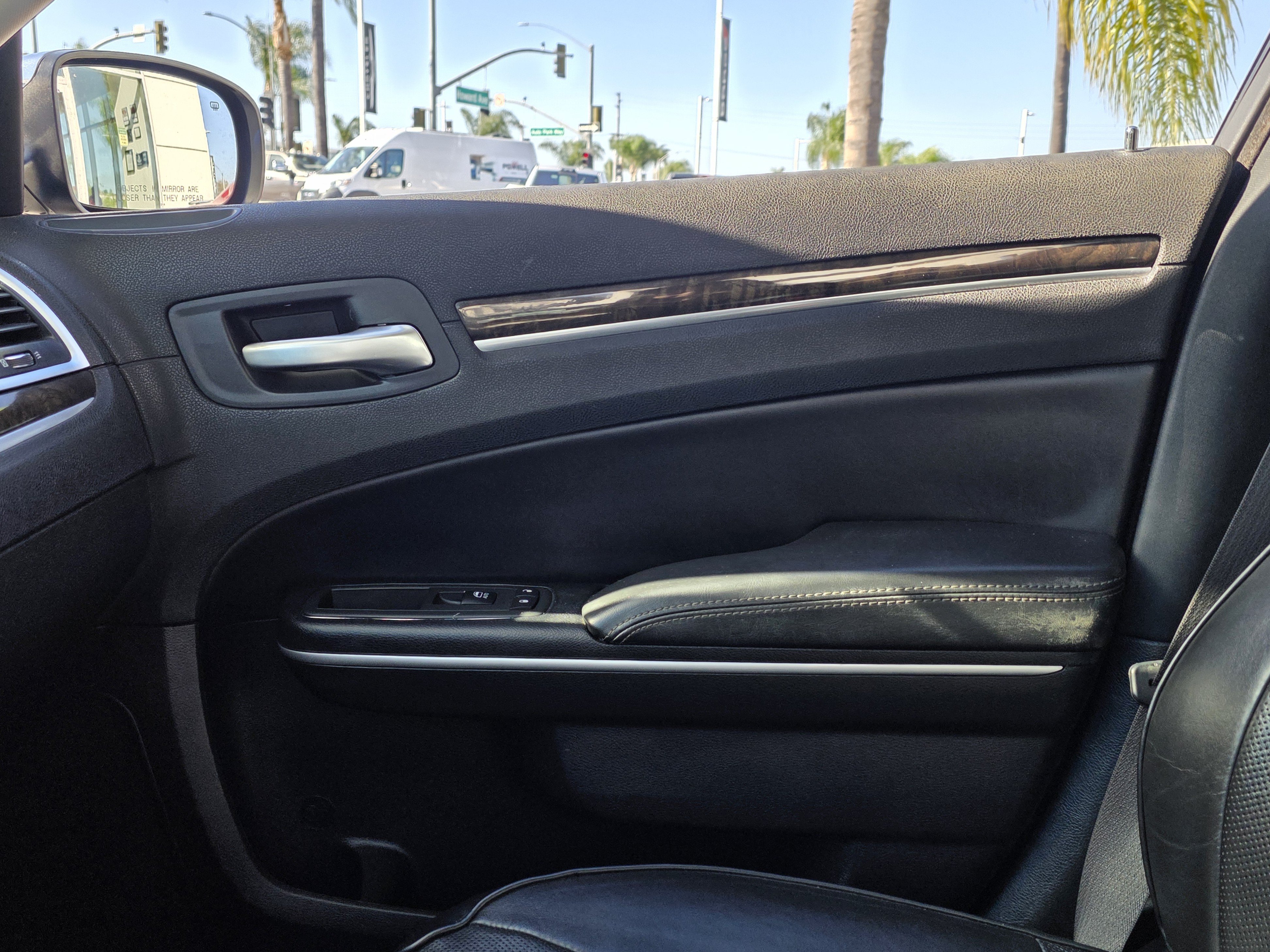 Used 2019 Chrysler 300 Limited RWD image 17